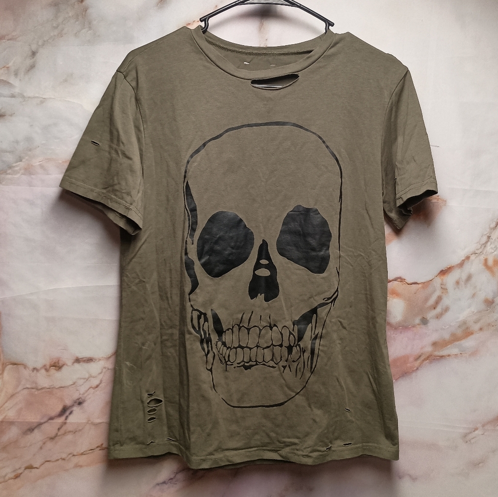 Distressed Skull Graphic‎ Tee